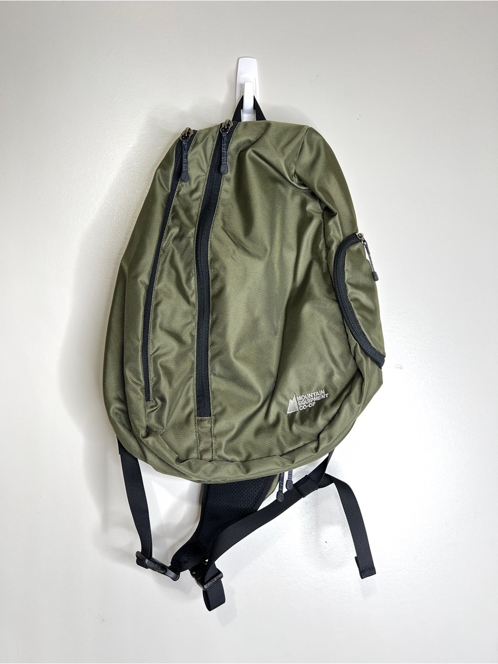 MEC  Teardrop Sling Backpack Crossbody Bag Olive Green Hiking Outdoors Bag